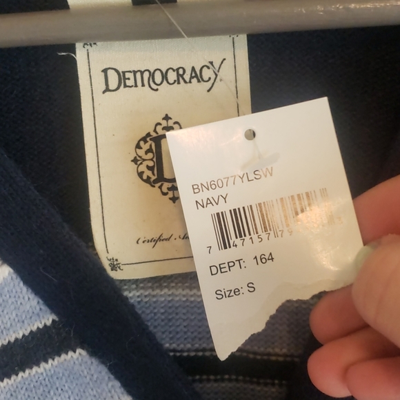 Democracy blue stripped button up long sleeve card - Picture 6 of 8